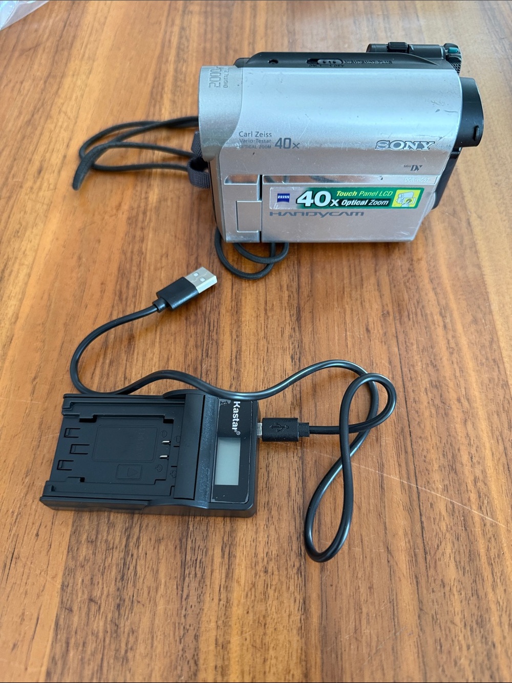 SONY HANDYCAM DCR-HC52 Mini DV touch panel LCD Carl Zeiss with charger